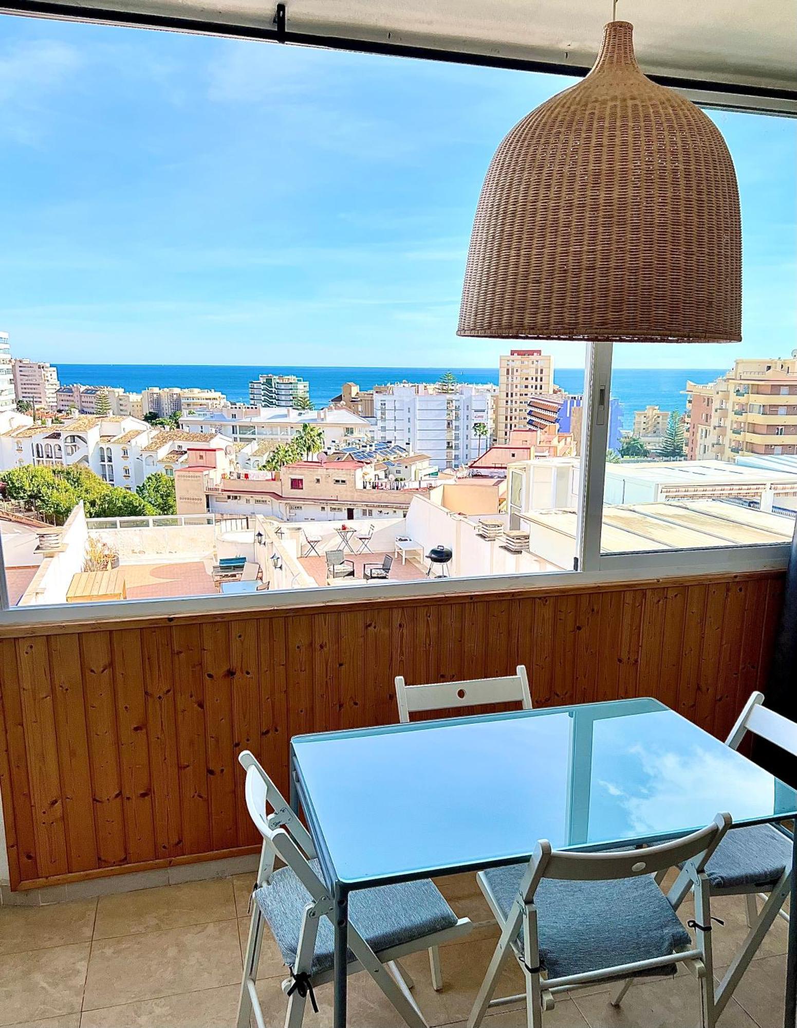 Cozy Fuengirola Apartment With Sea View & Pool Kültér fotó
