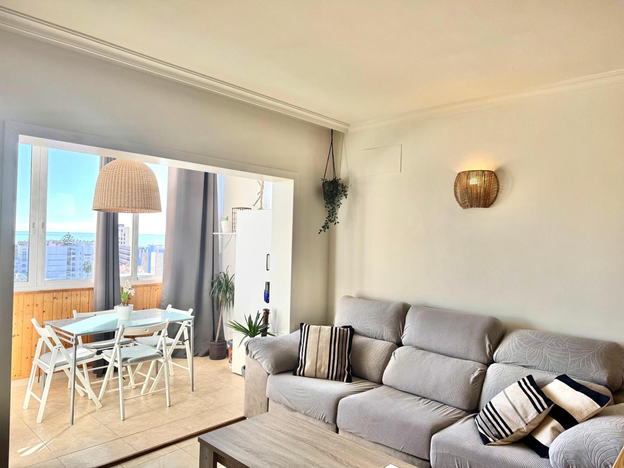 Cozy Fuengirola Apartment With Sea View & Pool Kültér fotó