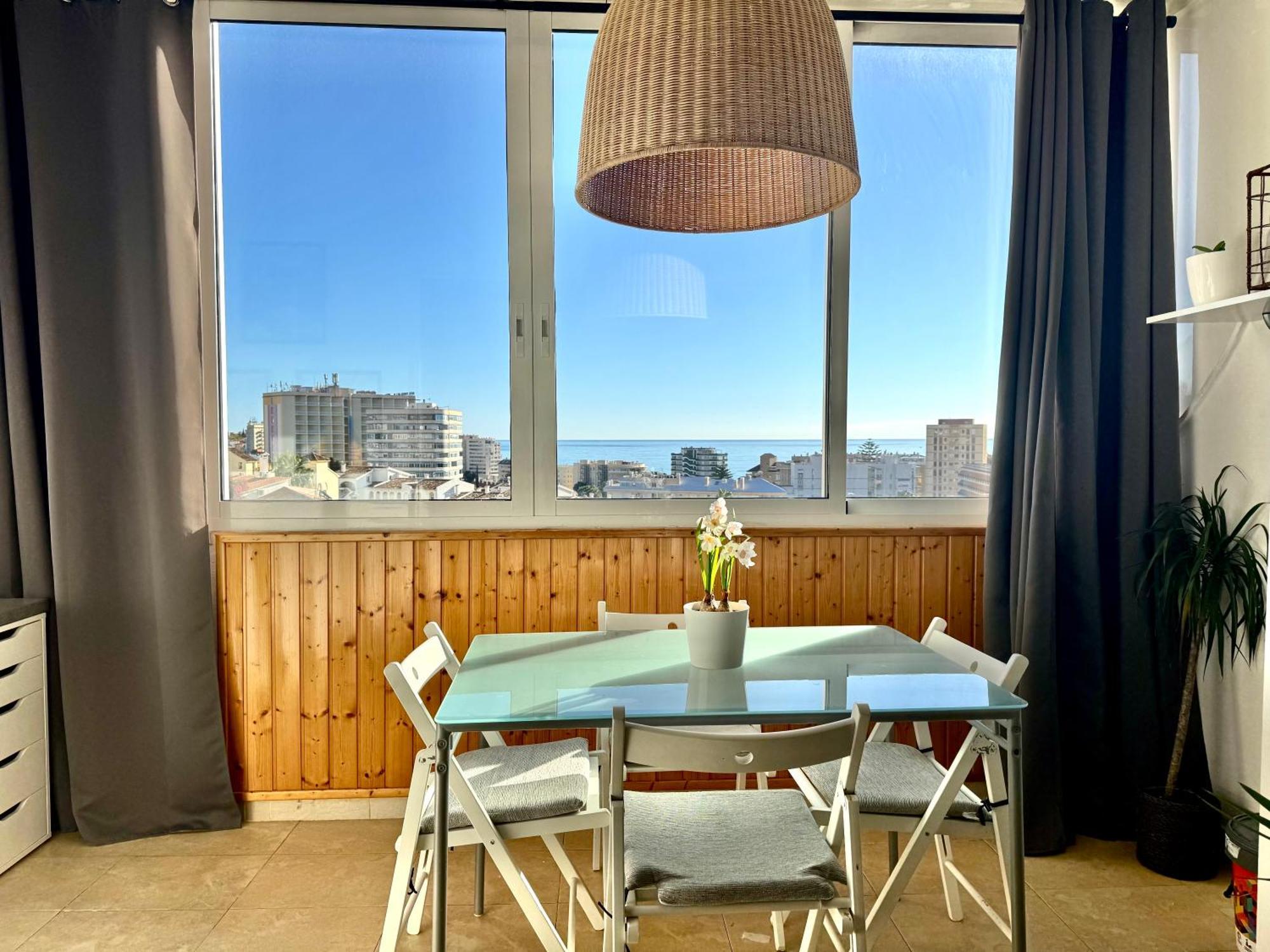 Cozy Fuengirola Apartment With Sea View & Pool Kültér fotó